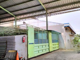 Tanah Kamal bonus bangunan posisi bagus pinggir jalan pergudangan