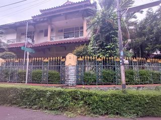 Rumah 2lt Swimming Pool SHM Semi Furnished Bintaro Jak Sel CL 334