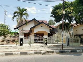 Dijual Rumah Dengan Lahan Luas di Jalan Utama Raya Bangilan Tuban