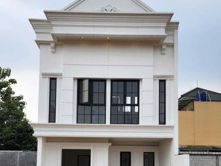 Dijual Rumah Full 2 lantai dengan Gaya Eropa Classic