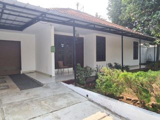 RUMAH SIAP HUNI DILENGKAPI TAMAN LUAS