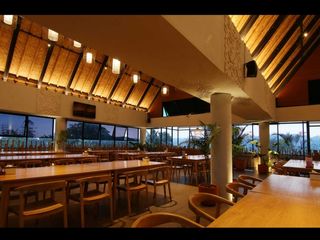 Gedung Ex Resto Sunda 4 Lantai di Puncak Bogor
