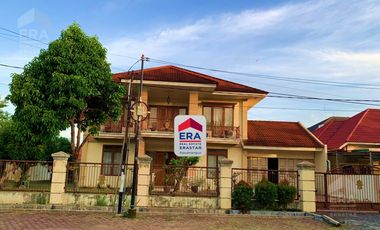 Rumah mewah 2 lantai luas, ada paviliun samping, di Padang Baru Sumbar