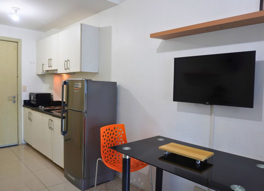 1-Bedroom Unit with Balcony for Rent at Jazz Residences Tower 2 Makati ...