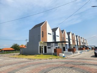 Dijual Rumah 2 lt harga 1lt di surabaya