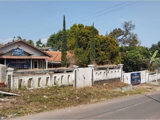 Rumah Luas 300 m2 di Sumedang Nyaman Strategis