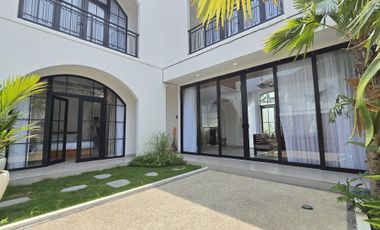 Bright White Minimalist Style Villa Padonan