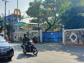 Gedung di Lenteng Agung di Kawasan Pusat Bisnis Lenteng Agung Jakarta