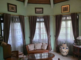 DIJUAL RUMAH SIAP HUNI DESIGN UNIK JAKARTA SELATAN