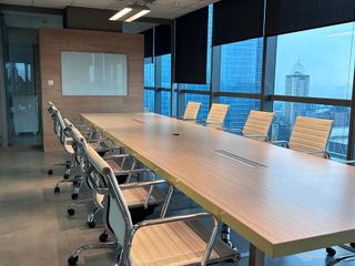 Sewa Kantor Eksklusif Semi Furnish 290 m2 di UOB Plaza Thamrin Jakpus