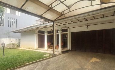 Dijual 5 Bedroom Rumah Lama hitung tanah di Mega Kuningan
