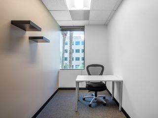 Access professional office space in Regus Victoria de Makati