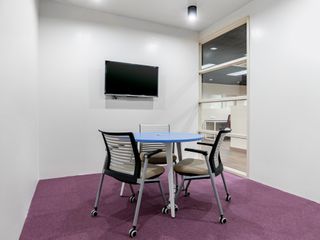Private office space for 4 employees in Regus Abanao Square