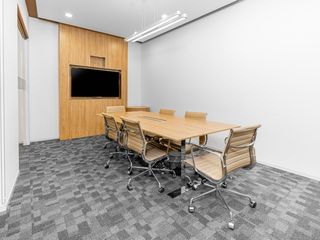 Fully serviced office space for you and your team in Regus Savya Financial Center