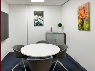All-inclusive access to professional office space for 4 employees in Regus Savya Financial Center