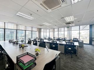 Fully serviced private office space for you and your team in Regus Eco Tower