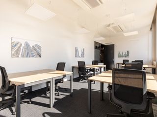 Fully serviced office space for you and your team in Regus Eco Tower