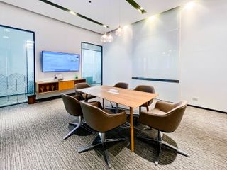 24/7 access to serviced workspace for 10 employees in Spaces World Plaza