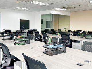 All-inclusive access to coworking space in Regus Eco Tower