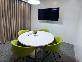 All-inclusive access to professional office space for 4 employees in Regus Doña Elena Tower