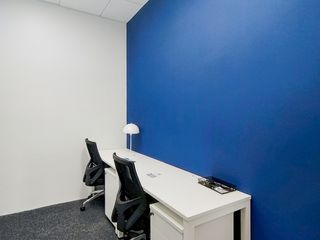 Access professional office space in HQ Downtown Tower