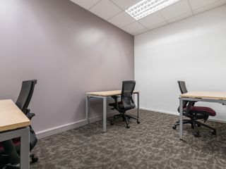 All-inclusive access to professional office space for 3 employees in Regus Net Lima Global City