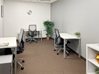 Book a reserved coworking spot or hot desk in Regus 8 Rockwell