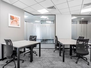 All-inclusive access to professional office space for 15 employees in HQ Triumph Building
