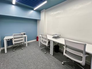 All-inclusive access to professional office space for 3 employees in HQ Triumph Building
