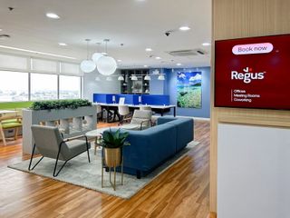 All-inclusive access to coworking space in Regus Triumph Square