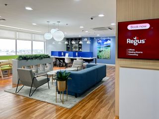 All-inclusive access to coworking space in Regus Triumph Square