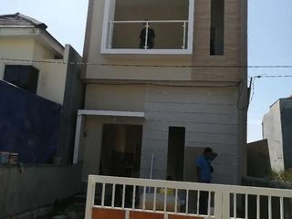 LANGSUNG AMANKAN RUMAH CAKEP DAN STRATEGIS DI PUSAT KOTA SURABAYA