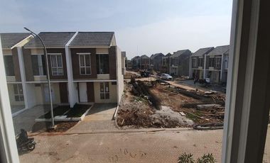 Rumah Siap Huni Grand Batavia Spring 2 Lantai Harga Jual BU,Jarang ada
