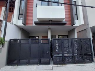 Rumah cantik 2 lantai lokasi dekat suntermall dan stadion jis