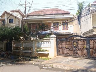 Rumah 2 Lantai di Bonang Pegangsaan Menteng, Selangkah ke SCBD