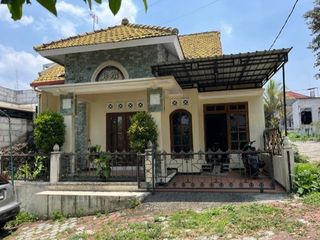 Dijual murah rumah berserta perabotan di Karangploso Malang