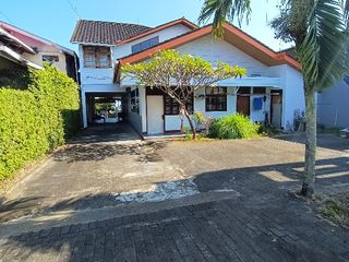 Di sewakan, bisa blanan cocok  kantor dan guest house, parkir 8 mobil