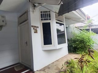 Disewakan bulanan Rumah Asri dalam Kota, full isi, 2 K Tidur.