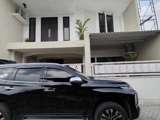 Dijual Rumah 2 Lantai,  1 KT , 2 KM Luas 243M² SHM