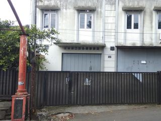 semua.   bkn. 1.  2. ruko. gandeng