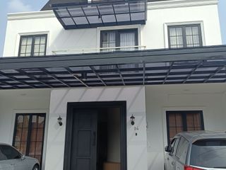 Dijual Rumah 2 Lantai Dkt Sumarecon