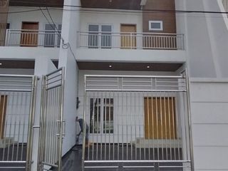 RUMAH BARU 3 LANTAI SIAP HUNI MUARA KARANG