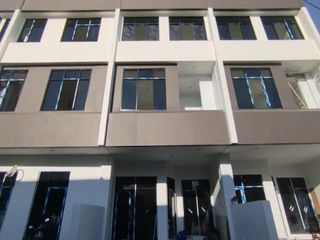 JUAL RUMAH 3 LANTAI jln KRAN V no 85 aman, nyaman bisa di pakai USAHA.