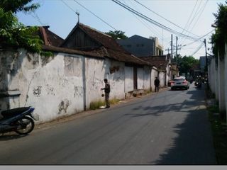 Tanah tengah kota depan hotel sahid solo