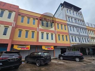 Disewakan Ruko 3 Lantai 2 unit Di Ruko Nagoya Indah Dekat Pujasera