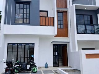 Rumah 2 lantai 3 kamar free design di jatihandap bandung timur