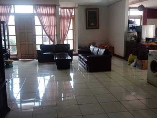 Rumah strategis untuk usaha/kantor/gudang di Andir Ciroyom