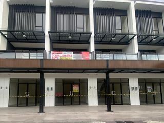 Disewakan Ruko 3 Lantai Hampton Promenade Gading Serpong Siap Pakai
