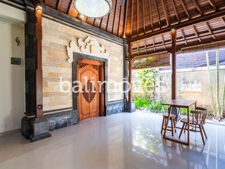 Rumah Bergaya Bali Tiga Kamar Tidur Di Sanur