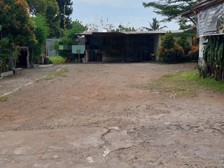 TANAH DAN DUA BANGUNAN KIOS LOKASI STRATEGIS DEKAT JALAN UTAMA UNGARAN